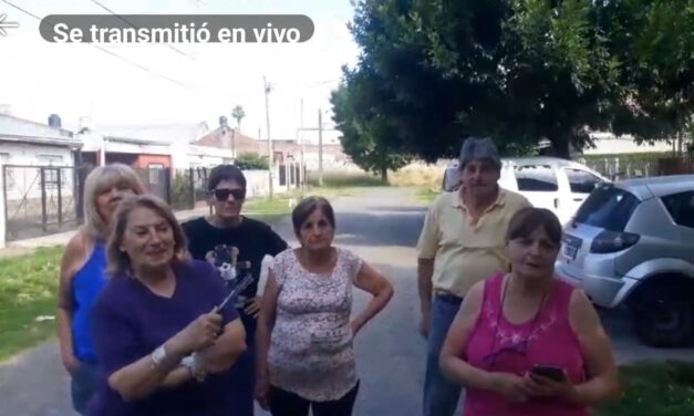 CON LA MIERDA AL CUELLO